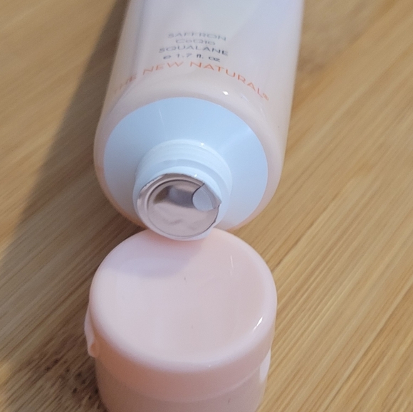 Saffron Energizing Vitamin Mask - Picture 2 of 2